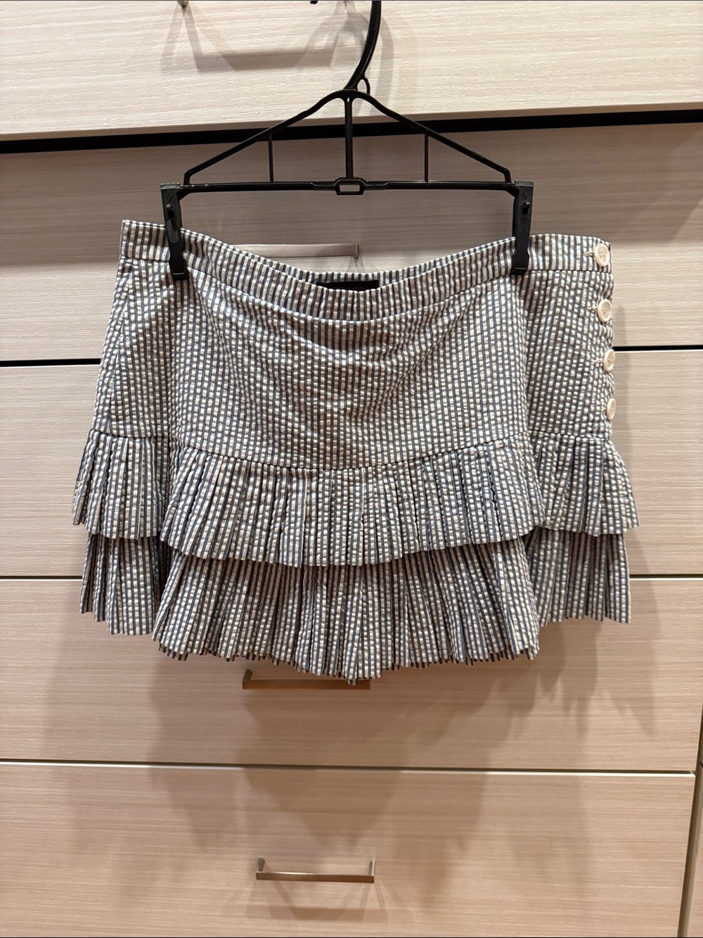BCBGMaxAzria Gray Tiered Pleated Mini Skirt with Side Buttons